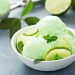 Мятно – клубничное диетическое мороженое