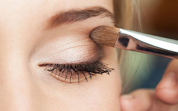 Как увеличить глаза с помощью макияжа