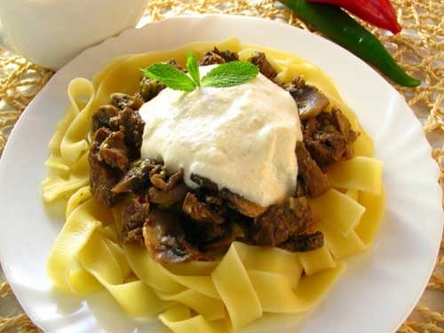 Фетучини с телятиной и грибами под творожно-сливочным соусом