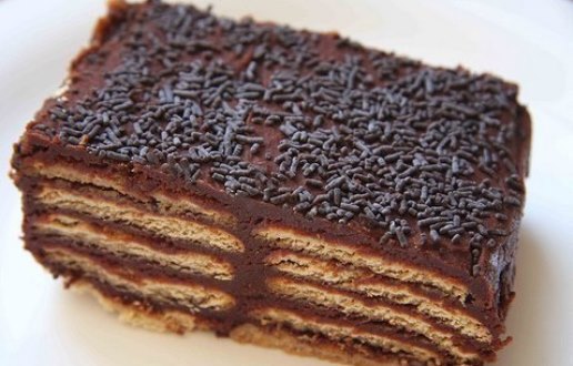 Торт без выпечки с фруктами