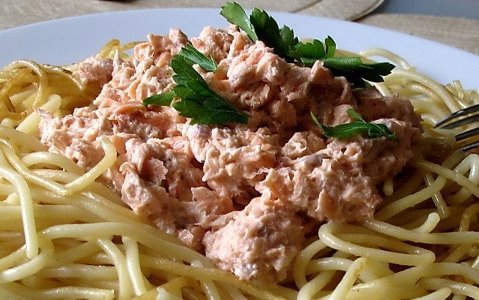 Спагетти с рыбой в сливках
