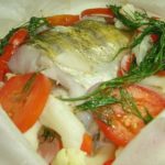 Рыба, запеченная в пергаменте с овощами