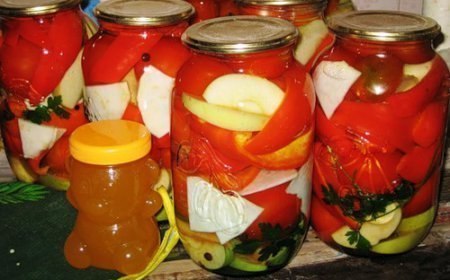 Салат из перца и помидоров в медовой заливке