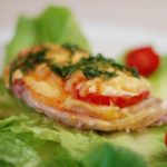 Мясо по-французски с помидорами