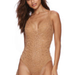 В чем преимущества однотонного купальника?