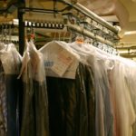 Какую одежду необходимо отдавать в химчистку?