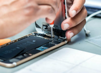 Куда обращаться если сломался айфон?