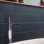 Какими характеристиками должна обладать настенная плитка для кухни?