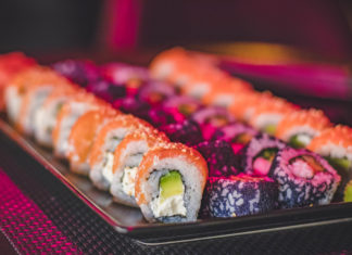 Разнообразие роллов: как выбрать сет для компании