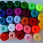 Достоинства акриловых ниток для вышивания