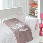 Каким должно быть постельное белье в кроватку малыша?