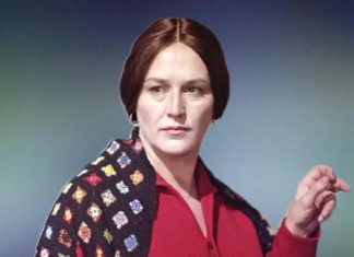 Юлиан вспомнил, как Мордюкова закатила скандал в женском туалете Дома кино: «Совсем с ума сошли?»