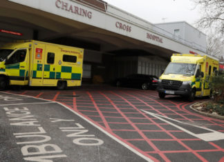 В Великобритании зафиксировали более 10 тысяч случаев «омикрона» за сутки