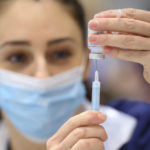 В муниципалитетах Норвегии разрешили делать прививки от COVID-19 в аптеках