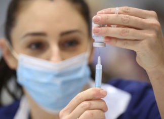 В муниципалитетах Норвегии разрешили делать прививки от COVID-19 в аптеках