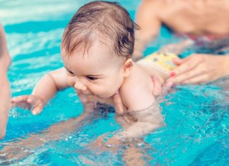 Плаванье для грудничков: в чём польза