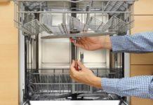 Потекла посудомоечная машина: что делать