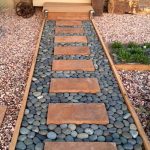 Галька декоративная: применение и особенности выбора