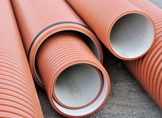Как выбрать однослойные дренажные трубы: характеристики и материалы