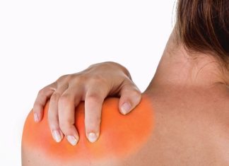 Плечевая боль при поднятии: причины и способы лечения