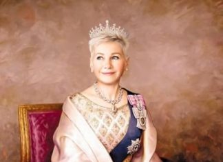 Портрет на холсте в историческом образе: оригинальный подарок