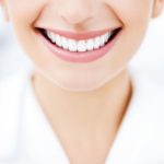 Отбеливание зубов в стоматологической клинике: методы и особенности