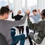 Групповой психоаналитик: механизмы работы, эффективность и преимущества групповой формы терапии психических расстройств