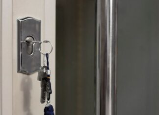 Эффективная защита дома: преимущества профессиональной установки качественных замков