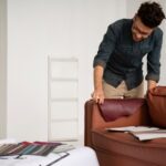 Перетяжка мягкой мебели антикогтевой тканью: стильное и практичное решение