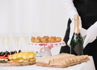 Фуршет на 8 марта: организация с помощью кейтеринга