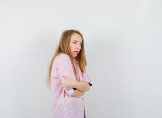 чешется левая ягодица причины и способы устранения