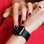 маникюр красный золото идеи и тренды 2023