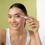 Как работают сыворотки для ресниц и бровей: механизмы действия и активные компоненты