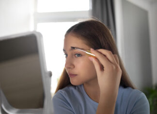 Сыворотки для роста ресниц и бровей: обзор современных средств и их эффективность