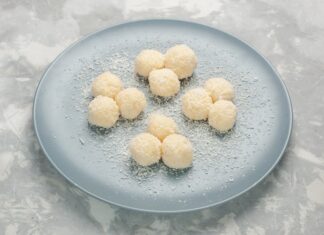 Шарики со сгущенкой рецепт и секреты приготовления