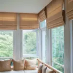 Римские шторы на балкон: практичность, стиль и функциональность в одном решении