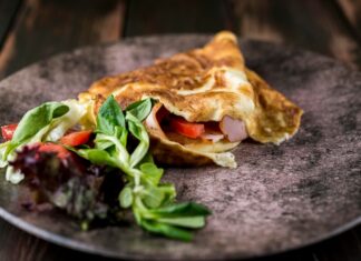 Вкусные начинки для омлета — идеи и рецепты