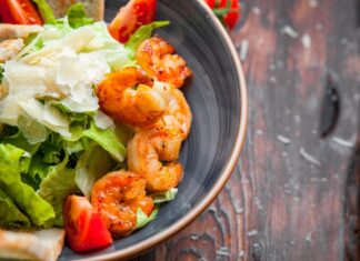 Цезарь с креветками рецепт и секреты приготовления