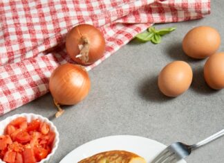 Вкусная закуска из омлета рецепт и идеи подачи