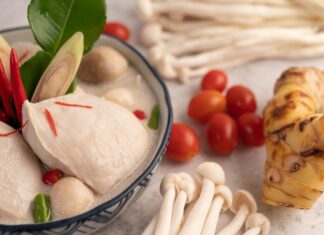 Курица с шампиньонами в сливочном соусе