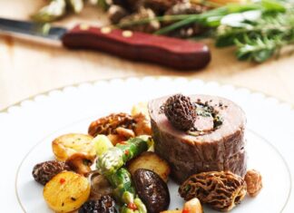 Мясо с черносливом: неожиданное сочетание