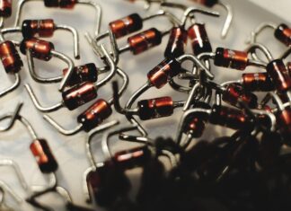 Емкость высоковольтного конденсатора: характеристики и применение