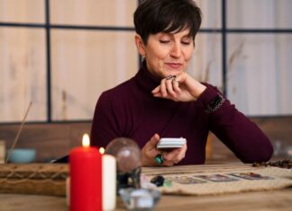 Работа с картами Таро: расклады и толкование