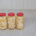 Чеснок в банке: хранение и использование