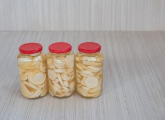 Чеснок в банке: хранение и использование