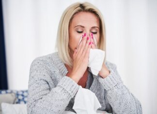 Чихание во вторник: примета для женщин