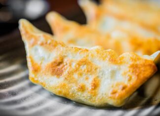 Пирожки с сулугуни из дрожжевого теста в духовке