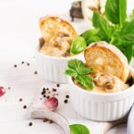 Жульен с грибами в тарталетках в духовке со сливками