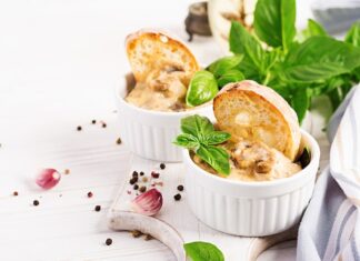 Жульен с грибами в тарталетках в духовке со сливками