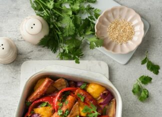 Овощное рагу в духовке с кабачками и баклажанами